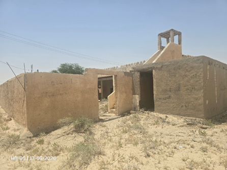 البيوت السكنية التقليدية المبنية من المواد المحلية