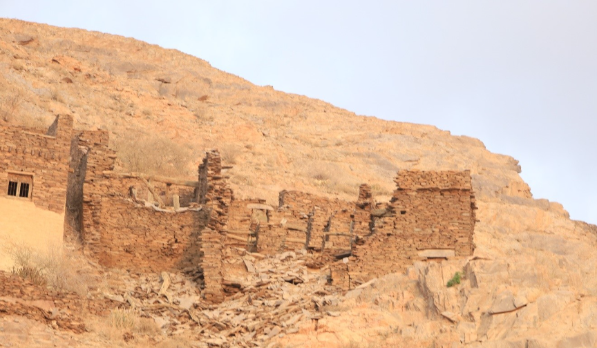 انهيارات معمارية لأجزاء من أبنية البلدة