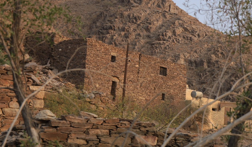 بيوت البلدة المبنية من الحجارة