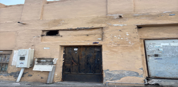 رطوبة على جدران منزل العماري في حي المعامرة في وسط الدمام