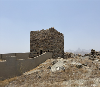 السور الملاصق للبرج