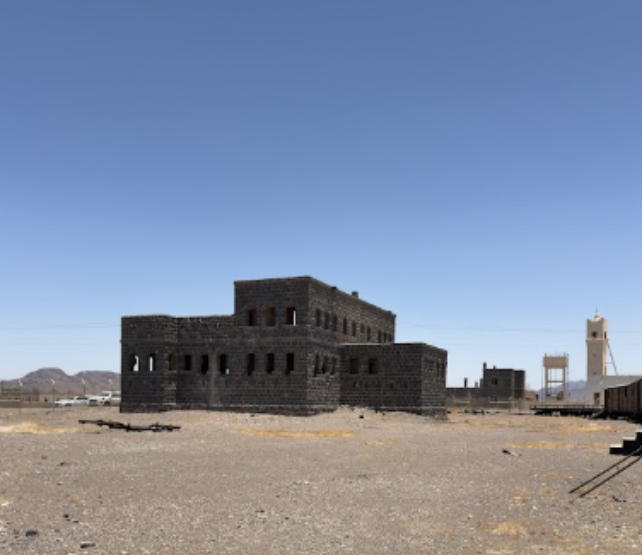 مشهد عام لمحطة البوير المكون من القلعة والثكنة العسكرية