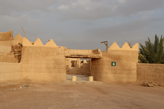 أحد عناصر العمارة بالبلدة التراثية وتوضح ارتفاع البلدة حيث إنها ثالث أعلى قمة جبلية بعد أجأ وسلمى
