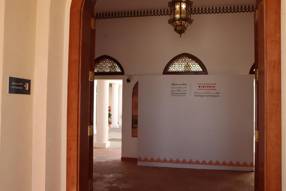  لوحات تعريفية داخل مركز زوار حصن فيد الأثري 