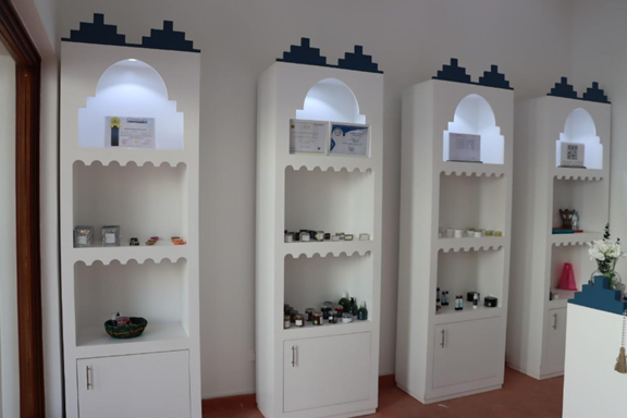 متجر للهدايا بمركز زوار حصن فيد الأثري  