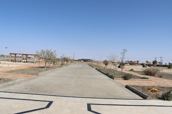 موقف سيارات بمحيط موقع حصن فيد الأثري 