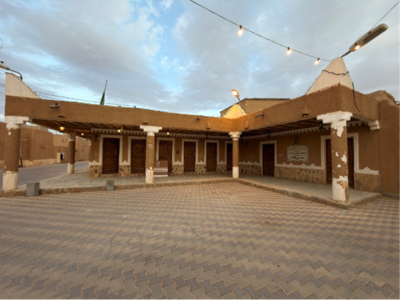 إحدى ساحات القرية