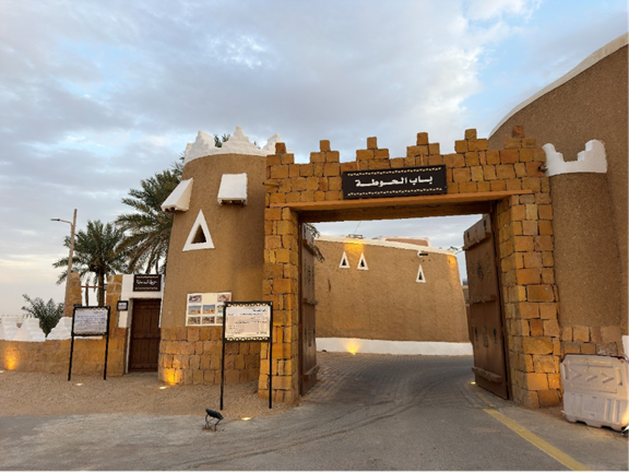 أحد أبواب القرية