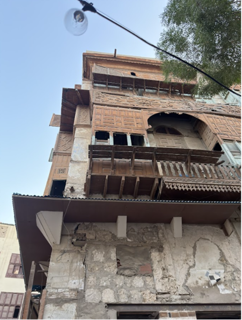 تقشر الطبقات الخارجية للواجهات