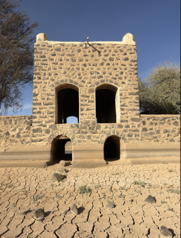 قناتي التصفية أسفل الغرفة