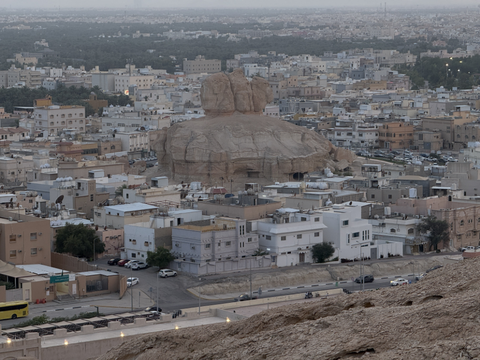 جبل القارة المرتبط بموقع واحة الأحساء