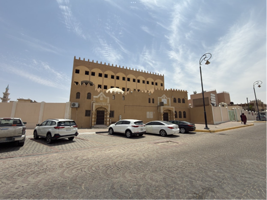 مواقف السيارات الموجودة في الموقع