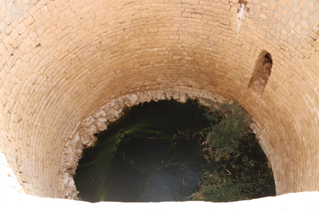 بقايا مياه بئر البدع