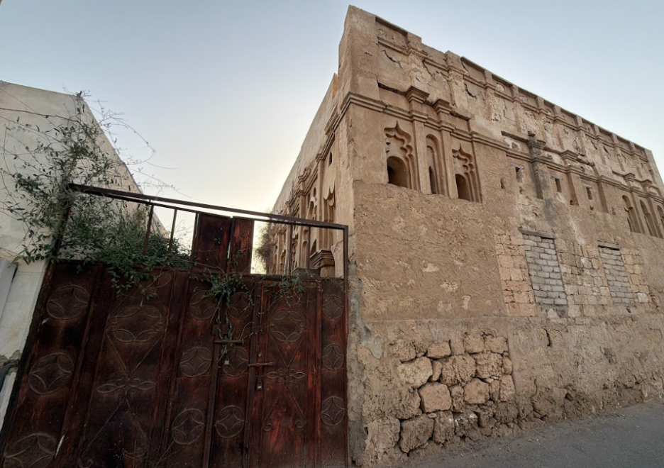 إحدى البوابات القديمة لبيت النجدي