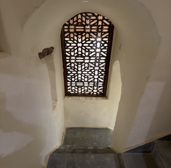 العناصر الزخرفية في الموقع