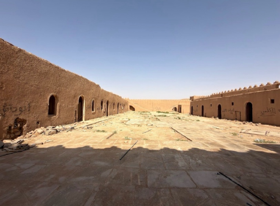 جناحي القصر الرئيسيين.
