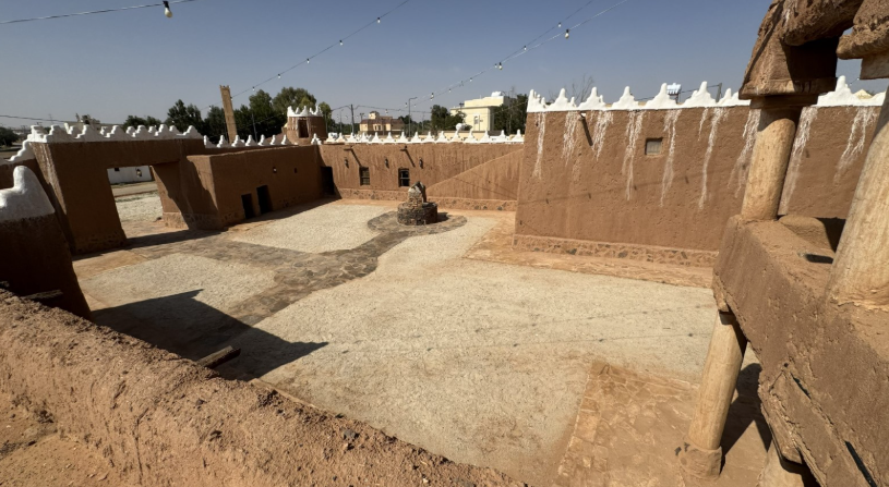 الساحة الداخلية للقصر