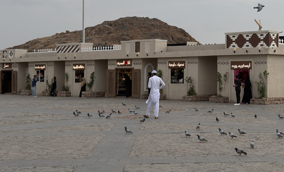 متاجر الهدايا والمطاعم