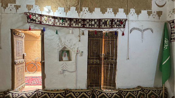 شباك وباب المجلس في بيت الصالحي