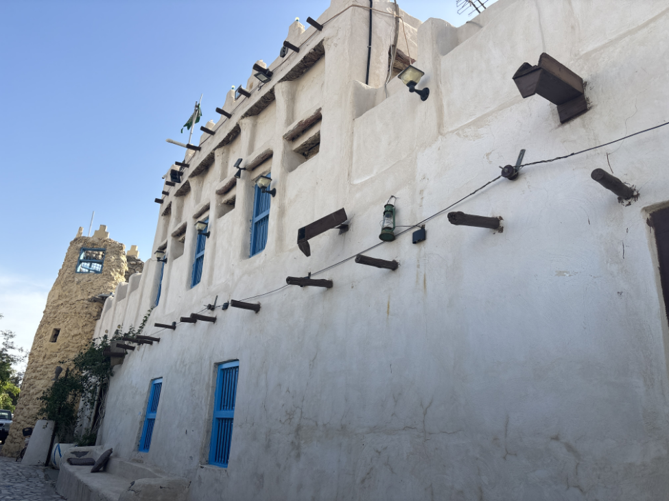 يتكون المتحف من مبنى تراثي قديم