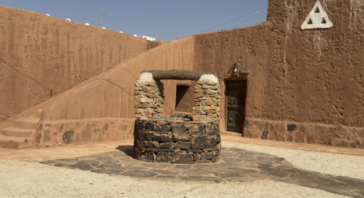 بئر مياه القصر الموجود في ساحته الداخلية