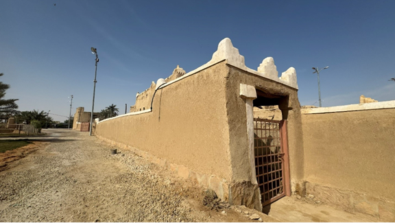 مدخل السور لقرية المذنب