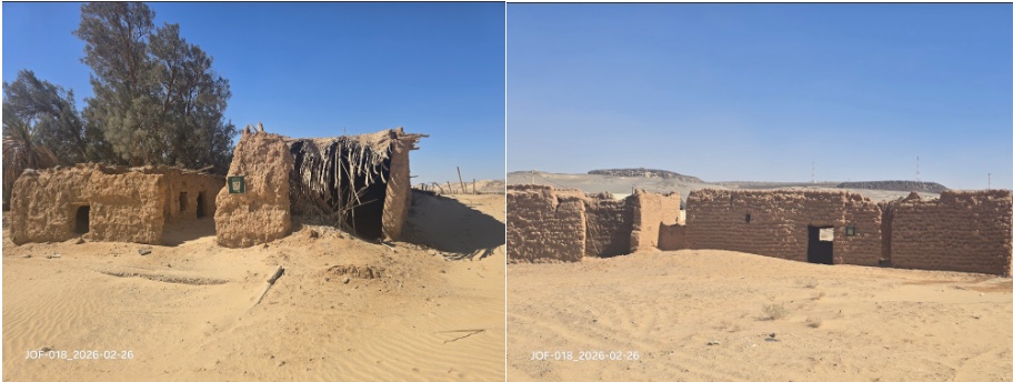 البيوت الطينية التقليدية داخل الموقع