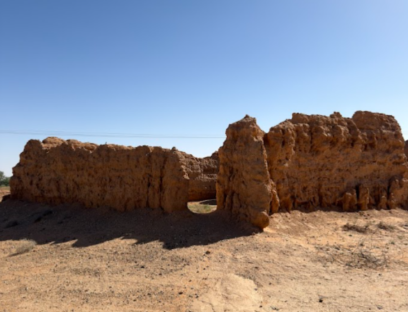 مدخل القصر (بوابته)