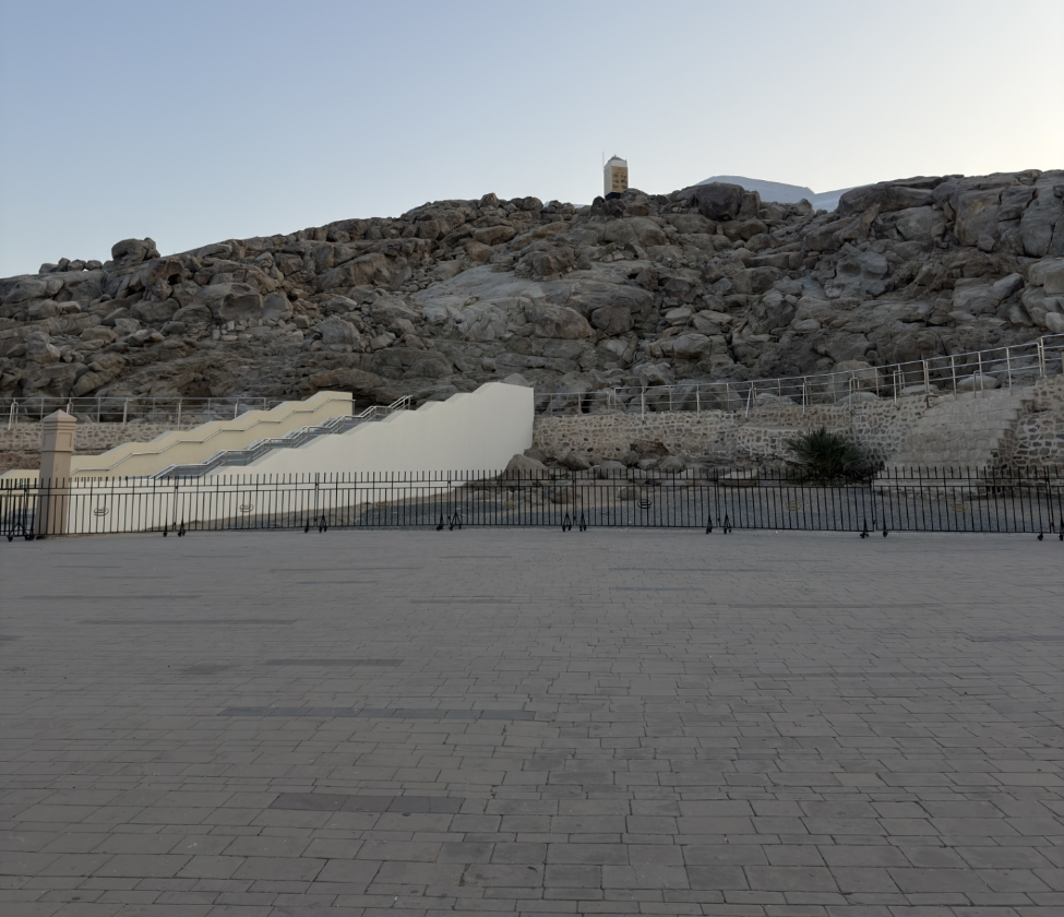 المنطقة العازلة المحيطة بالجبل