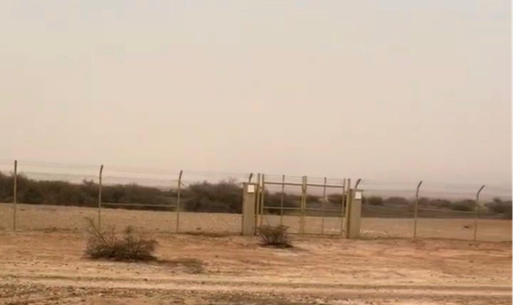 السياج المعدني في مدخل بركة أم العصافير