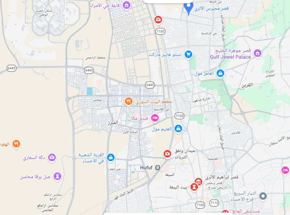 طرق معبدة محيطة بالموقع