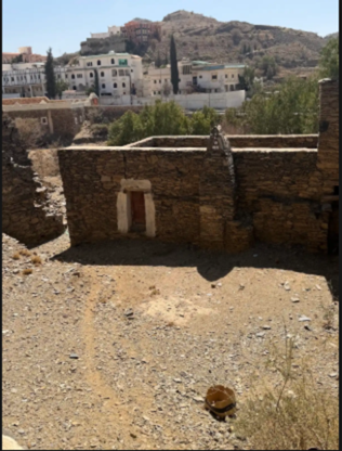 بعض من مكونات القلعة الداخلية والخارجية والتي تظهر أنها ليست في طور التشغيل الفعلي
