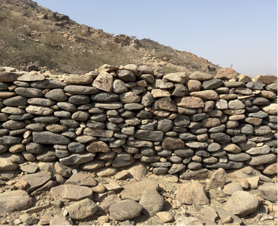 الحجر المحلي المستخدم في البناء في الموقع