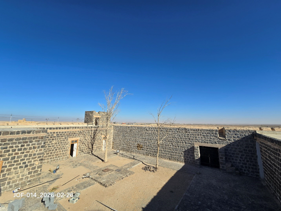 الفناء الداخلي للموقع