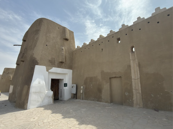 بوابة القصر