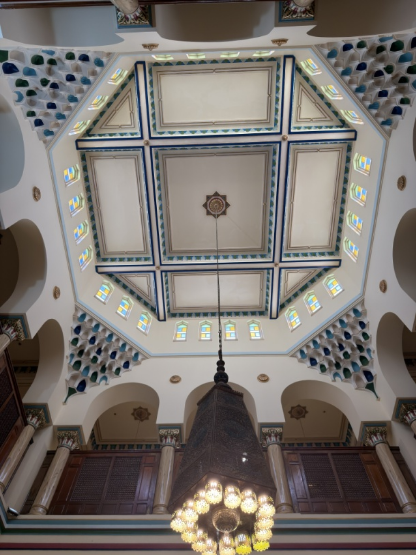 القبة المثمنة المزخرفة بزخارف هندسية