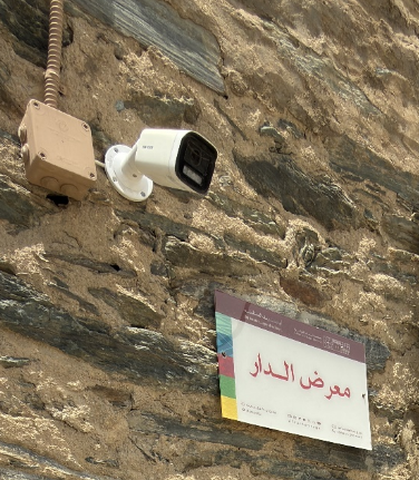 كاميرات المراقبة بالقرية