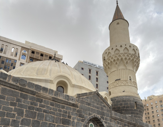 القبة الرئيسة التي تعلو قاعة الصلاة بالمسجد