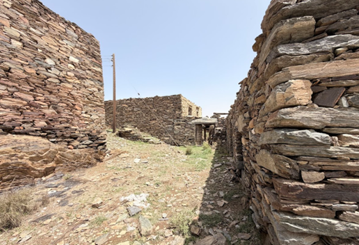 جدران قرية السواد