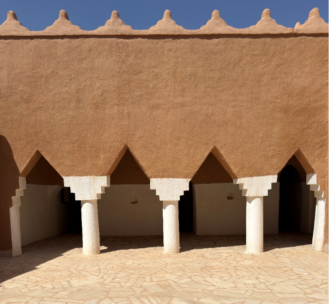 المسجد الداخلي المخصص للصلاة.