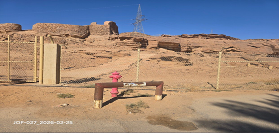 مضخة الماء أمام مدخل قصر قدير