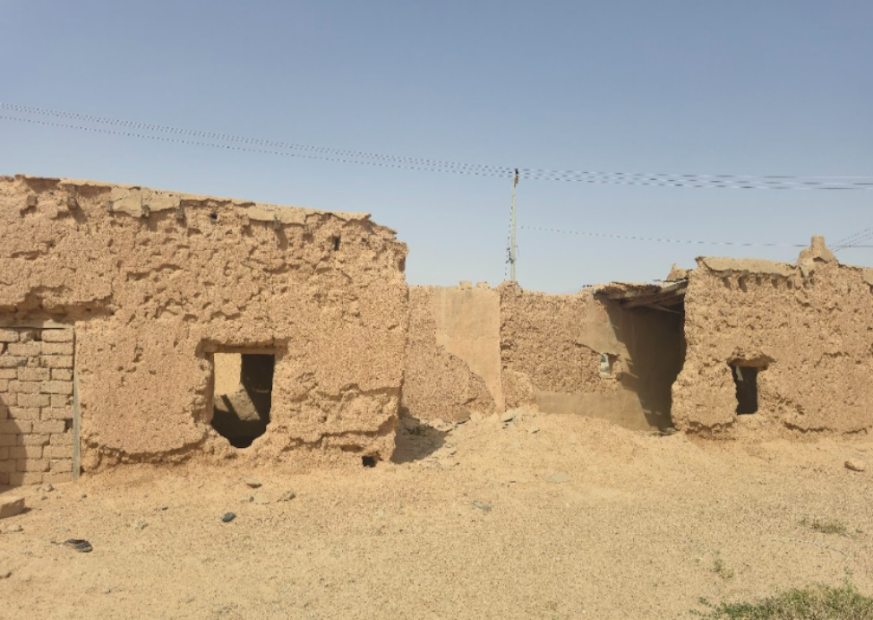 جرف اللياسة الطينية وتآكل أسفل الجدران