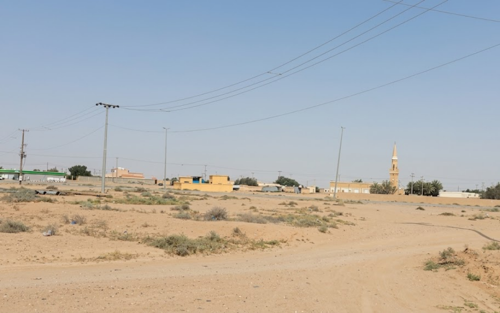 الطريق المعبد المؤدي إلى هجرة الصفيري