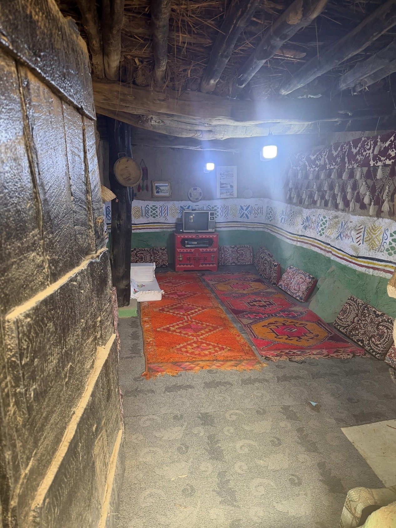 أحد الغرف الداخلية في القرية