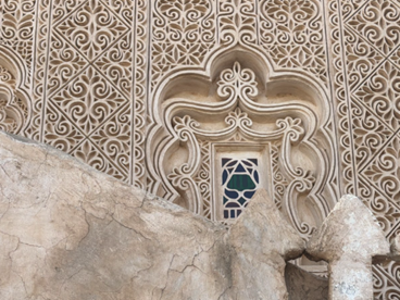 النوافذ الملونة