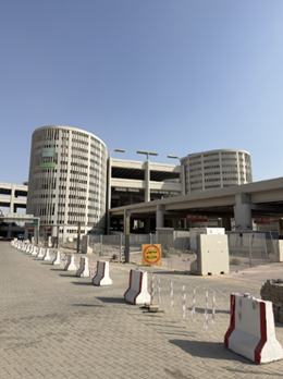 الحواجز الخرسانية والمعدنية