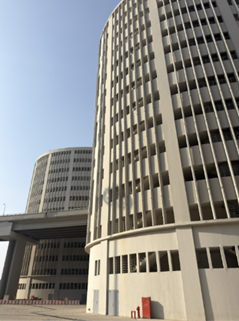 تفاصيل العناصر الإنشائية والأنظمة الميكانيكية لجسر الجمرات، وتوزيع المداخل والمخارج والتقنيات الحديثة