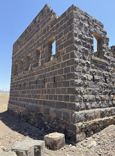 تهدم أجزاء من المباني