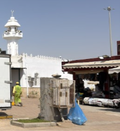 أحد المحالّ التجارية الموجود قرب الموقع