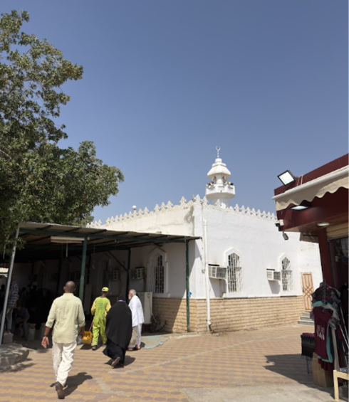 صورة للمسجد الذي بني حديثًا